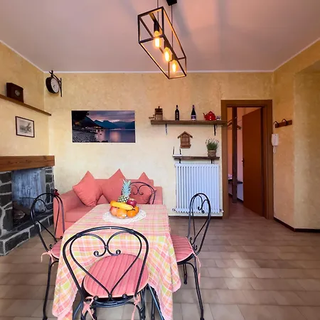 Try On With Balcony Apartment *