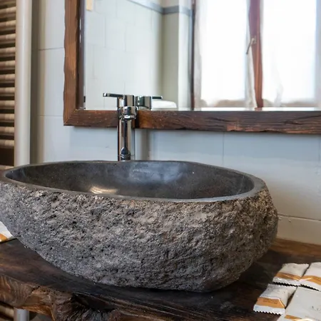 Try On With Balcony Apartment *